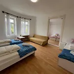 Hideaway House 01 With Garden & Yard And Free Parking