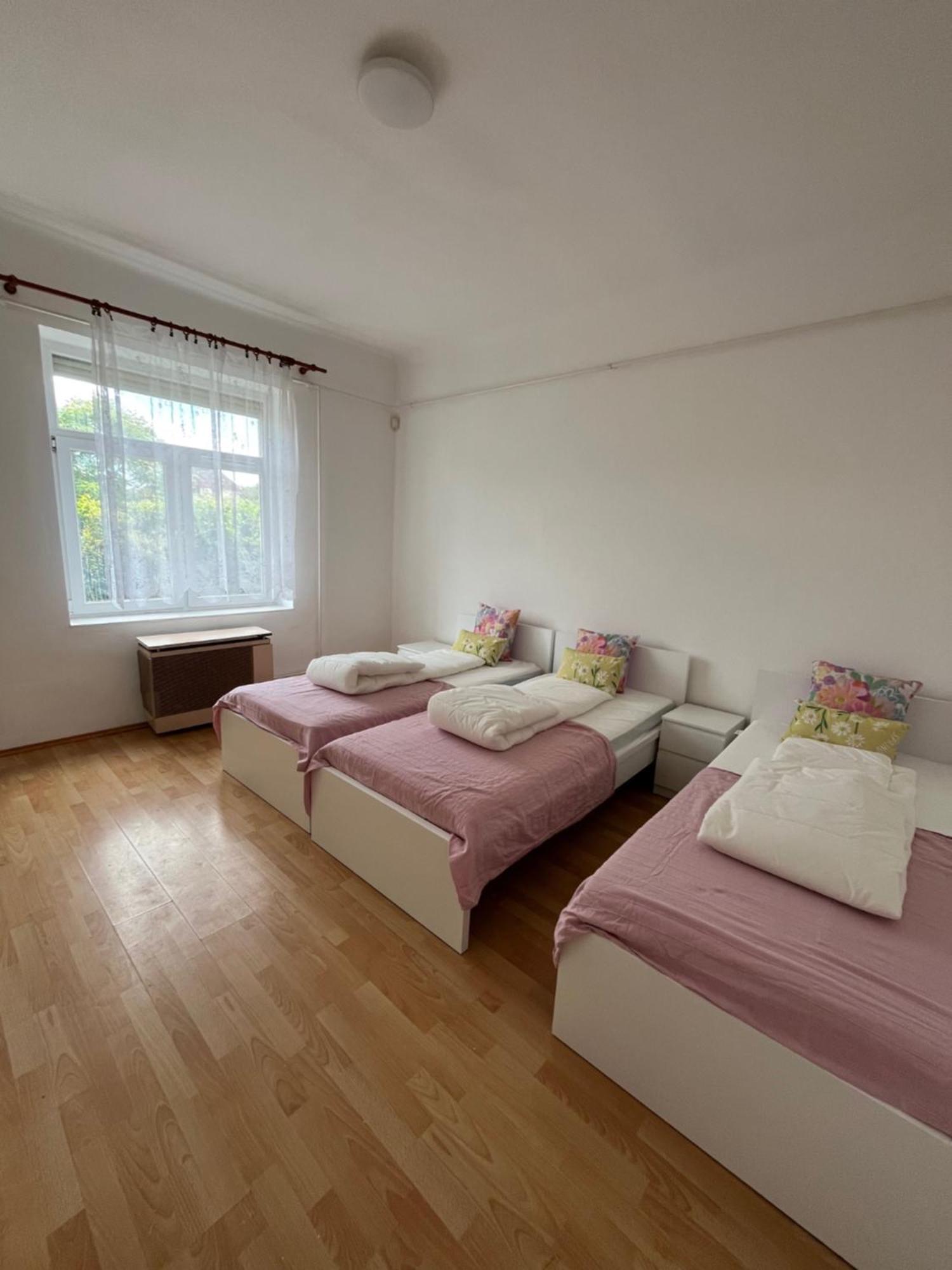 Hideaway House 01 With Garden & Yard And Free Parking *