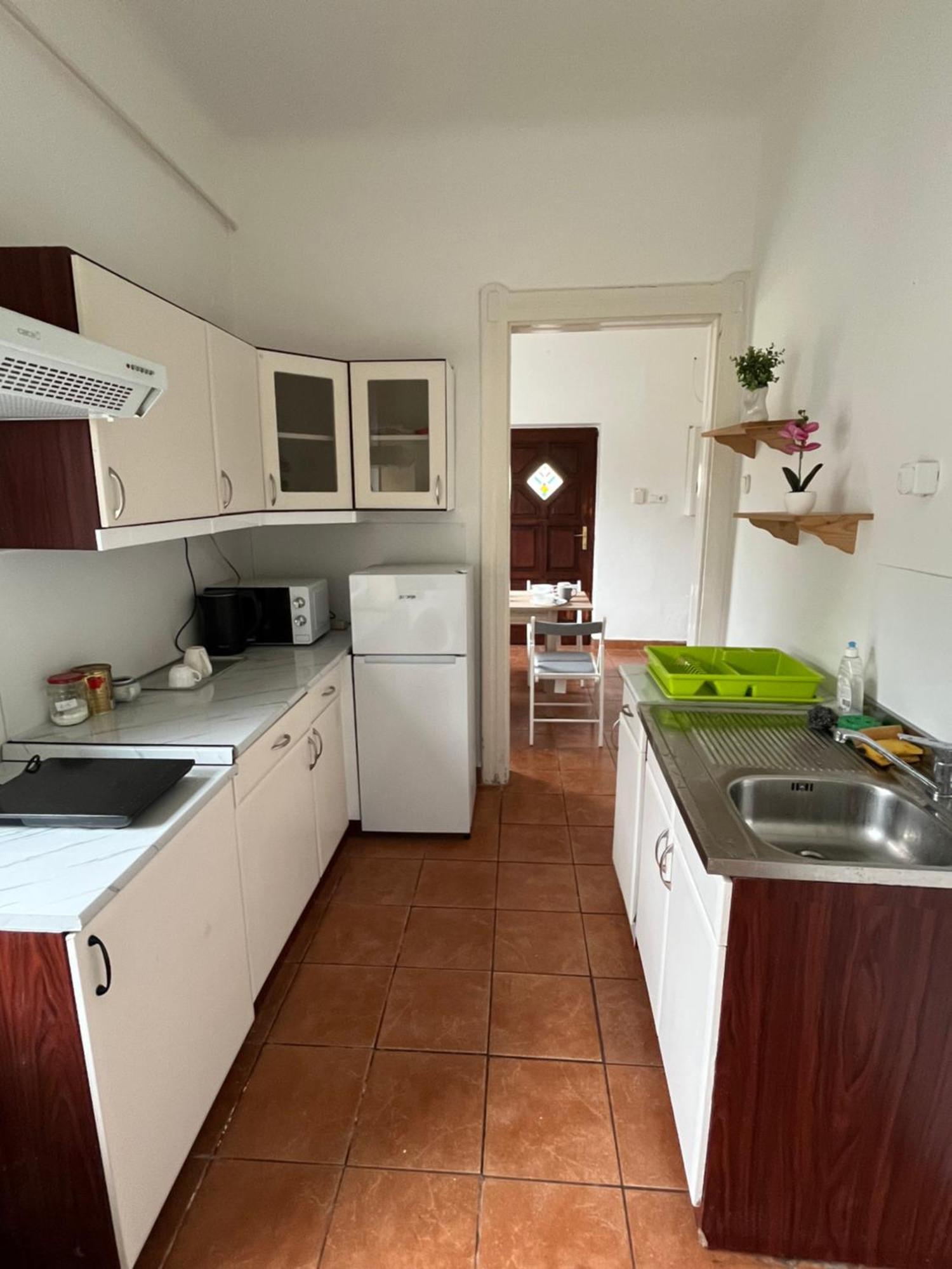 Hideaway House 01 With Garden & Yard And Free Parking * Budapeste